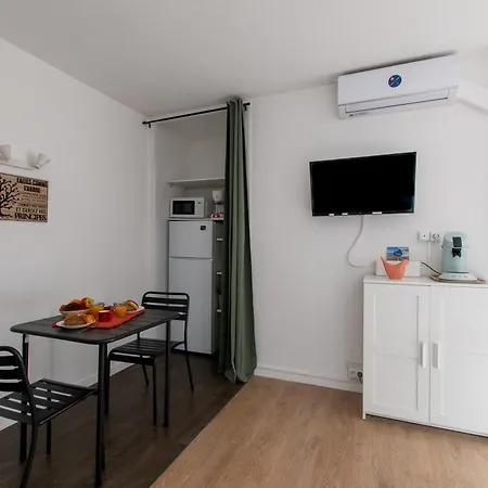 Nid Douillet * Hyper Centre * Clim * A 5 Min * Port A 5 Min * 라그랑모트